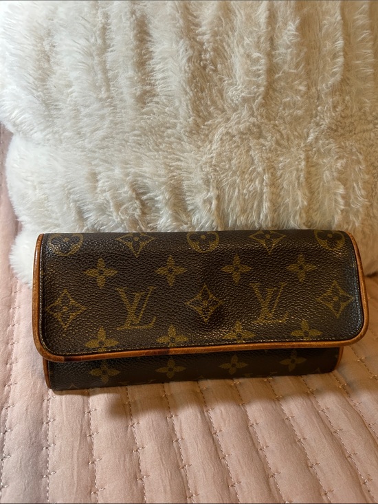 Louis Vuitton Handbags - 442.   Louis Vuitton Pochette Twin bag PM w/coa